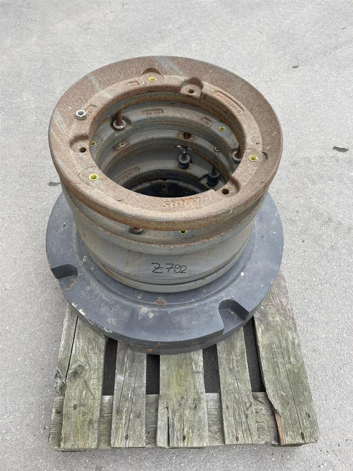 CLAAS Radgewichte 1109052, Claasnummer: 1125681.0 - ملحقات: صور 1 CLAAS Radgewichte 1109052, Claasnummer: 1125681.0 - ملحقات: صور 1