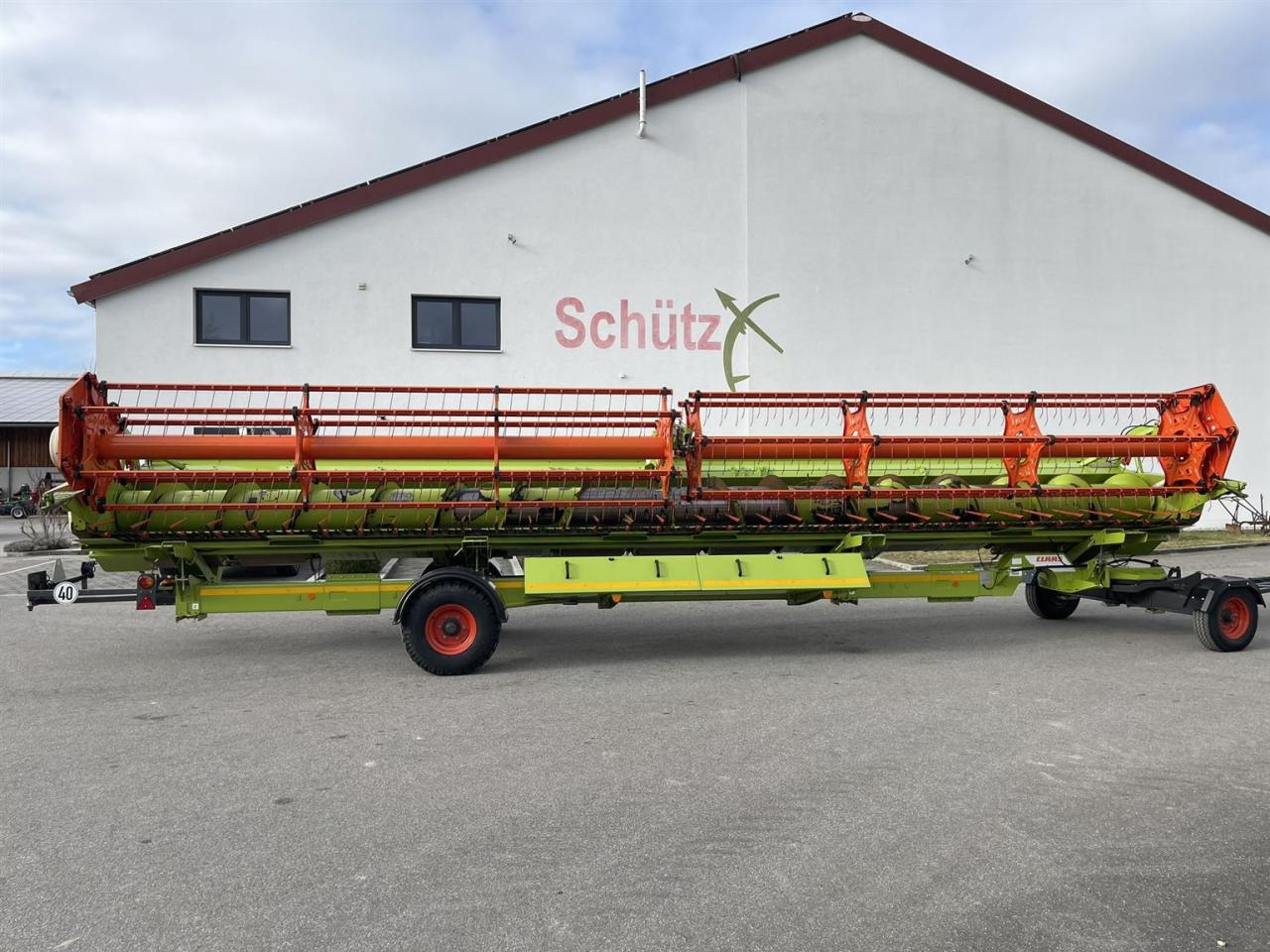 CLAAS Schneidwerk Claas Vario V1050, ca. 1600ha, LED Laser, Bj. 2016 - حصادة شاملة - الرأس: صور 1 CLAAS Schneidwerk Claas Vario V1050, ca. 1600ha, LED Laser, Bj. 2016 - حصادة شاملة - الرأس: صور 1