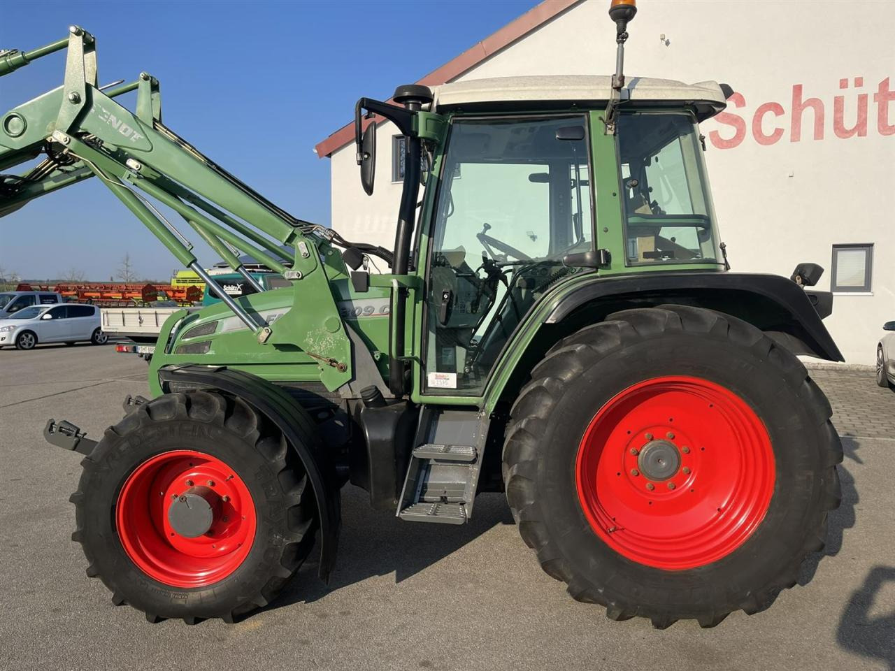 Fendt 309 Ci mit Frontlader, FKH, DL, Klima, 8250Bh, Baujahr 2005 - جرار: صور 3 Fendt 309 Ci mit Frontlader, FKH, DL, Klima, 8250Bh, Baujahr 2005 - جرار: صور 3