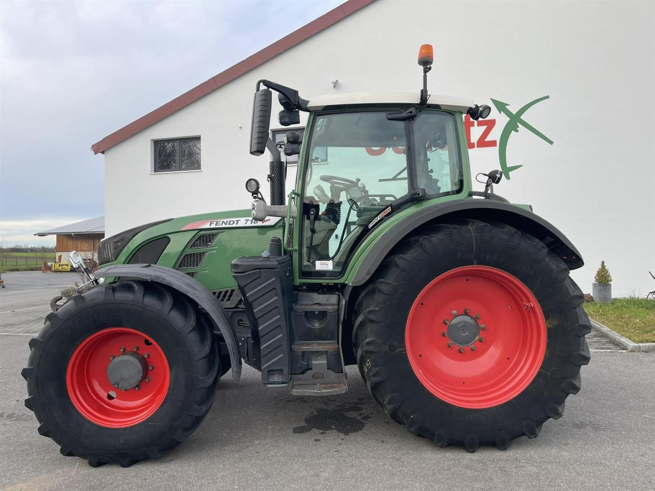 Fendt Fendt 718 Vario SCR GPS - جرار: صور 3 Fendt Fendt 718 Vario SCR GPS - جرار: صور 3