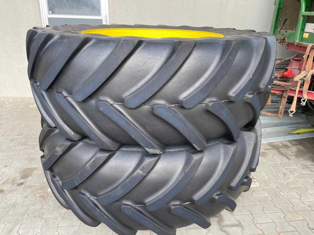 John Deere 6R250 Kompletträder 650/65 R42, Bridgestone Decken - جرار: صور 1 John Deere 6R250 Kompletträder 650/65 R42, Bridgestone Decken - جرار: صور 1