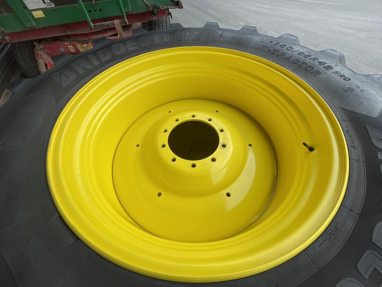 John Deere 6R250 Kompletträder 650/65 R42, Bridgestone, aus 2019 - جرار: صور 3 John Deere 6R250 Kompletträder 650/65 R42, Bridgestone, aus 2019 - جرار: صور 3