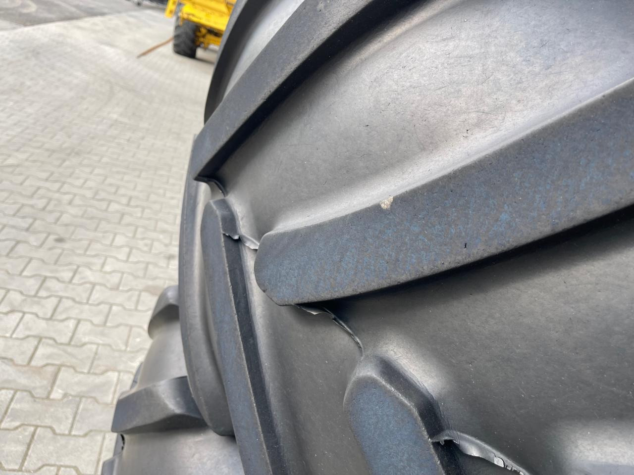 John Deere 6R250 Kompletträder 650/65 R42, Bridgestone, aus 2019 - جرار: صور 5 John Deere 6R250 Kompletträder 650/65 R42, Bridgestone, aus 2019 - جرار: صور 5