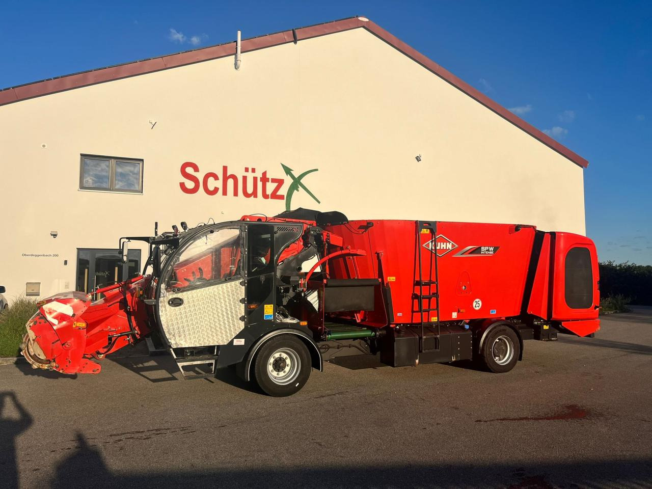 Kuhn 14.2 CS / Futtermischwagen / 2 Schnecken - آلة خلط وتوزيع الأعلاف: صور 1 Kuhn 14.2 CS / Futtermischwagen / 2 Schnecken - آلة خلط وتوزيع الأعلاف: صور 1