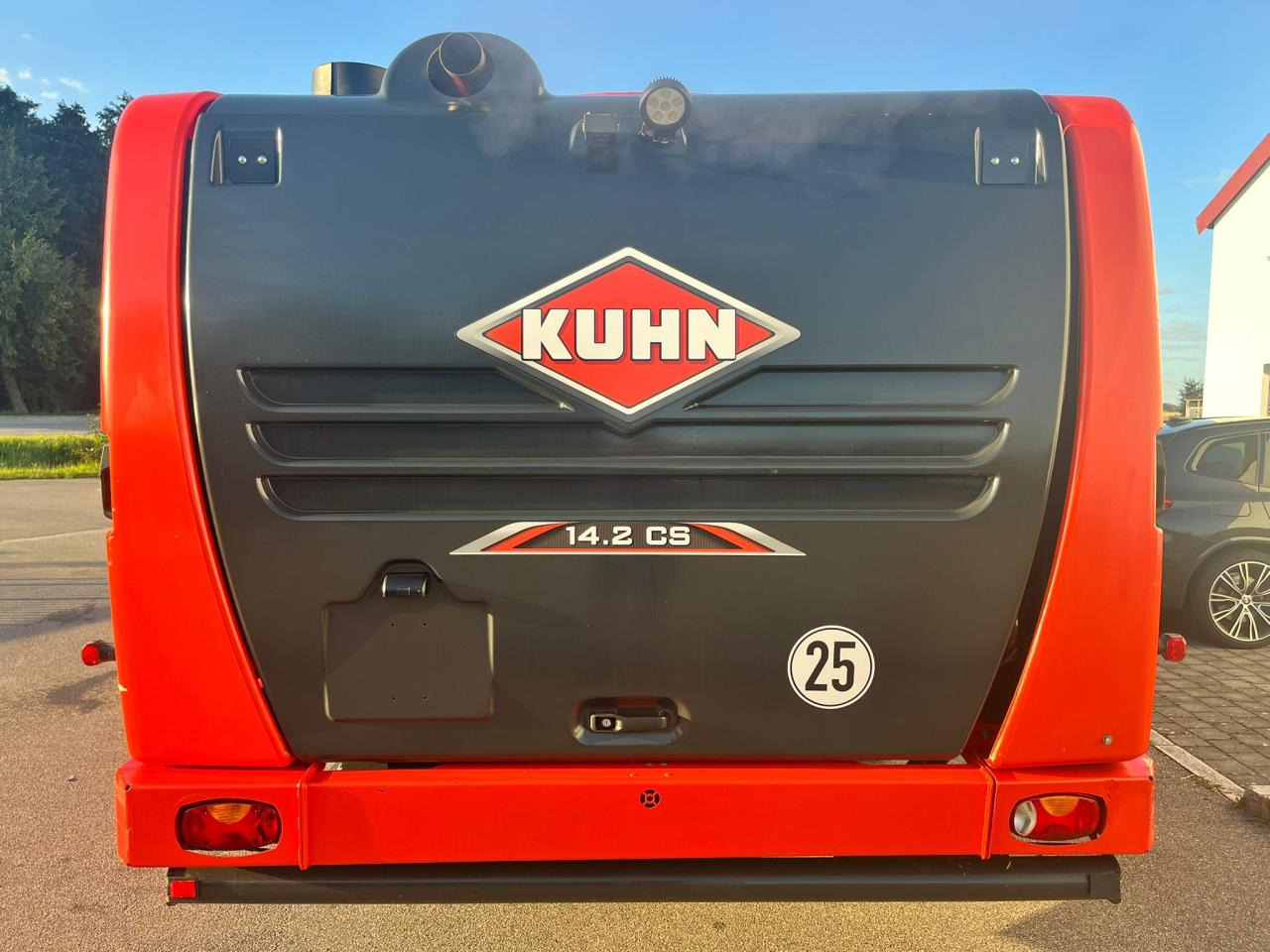 Kuhn 14.2 CS / Futtermischwagen / 2 Schnecken - آلة خلط وتوزيع الأعلاف: صور 4 Kuhn 14.2 CS / Futtermischwagen / 2 Schnecken - آلة خلط وتوزيع الأعلاف: صور 4