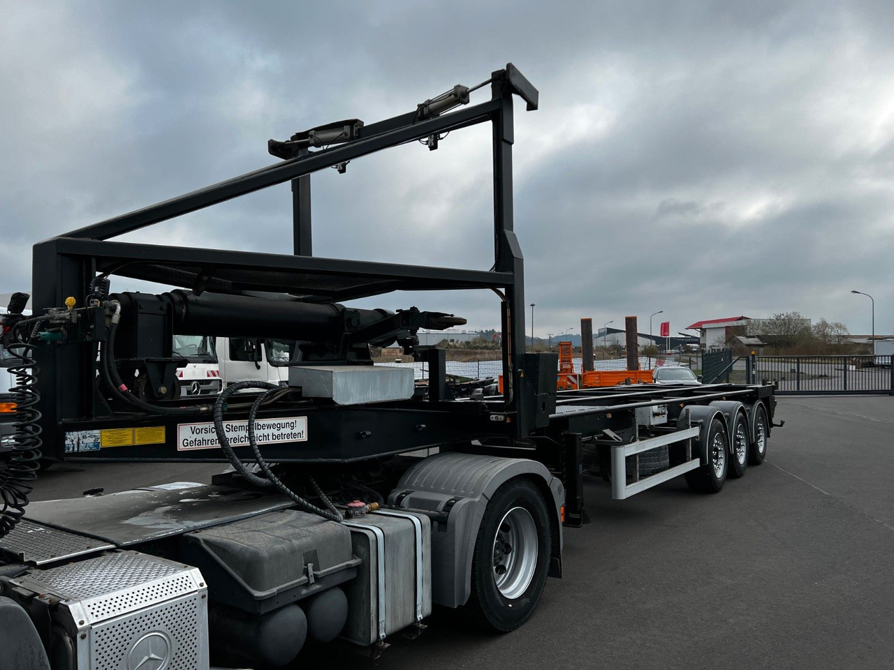 H&W 3- Achs Auflieger für Presscontainer H&W 3- Achs Auflieger für Presscontainer - شاحنات الحاويات/ جسم علوي قابل للتغيير نصف مقطورة: صور 2 H&W 3- Achs Auflieger für Presscontainer H&W 3- Achs Auflieger für Presscontainer - شاحنات الحاويات/ جسم علوي قابل للتغيير نصف مقطورة: صور 2