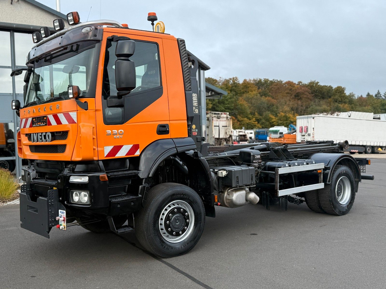 Iveco Trakker 330 EEV Winterdienst Abroll - شاحنة ذات الخطاف: صور 4 Iveco Trakker 330 EEV Winterdienst Abroll - شاحنة ذات الخطاف: صور 4