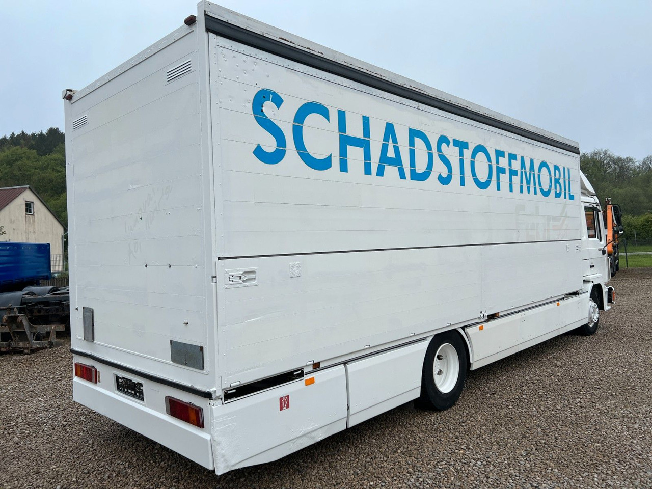 MAN 14.272 Schwenkwand / Schadstoffmobil MAN 14.272 Schwenkwand / Schadstoffmobil - نقل الشراب شاحنة: صور 2 MAN 14.272 Schwenkwand / Schadstoffmobil MAN 14.272 Schwenkwand / Schadstoffmobil - نقل الشراب شاحنة: صور 2