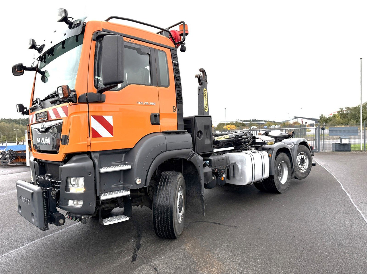 MAN TGS 28.360 6x4-4 Winterdienst Euro 6 Liftachse - شاحنة ذات الخطاف: صور 1 MAN TGS 28.360 6x4-4 Winterdienst Euro 6 Liftachse - شاحنة ذات الخطاف: صور 1