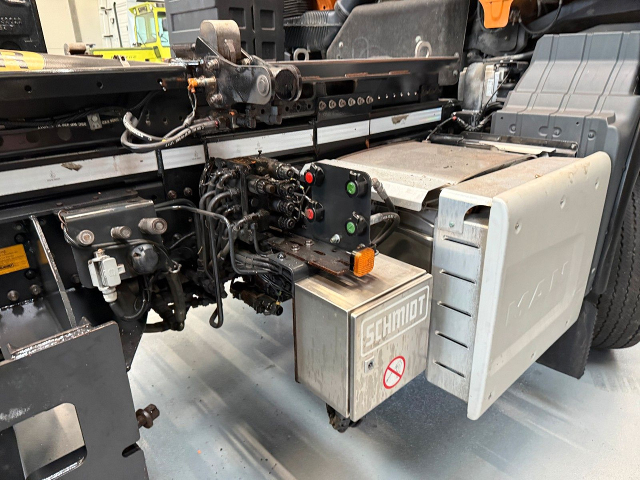MAN TGS 28.360 6x4-4 Winterdienst Euro 6 Liftachse - شاحنة ذات الخطاف: صور 5 MAN TGS 28.360 6x4-4 Winterdienst Euro 6 Liftachse - شاحنة ذات الخطاف: صور 5