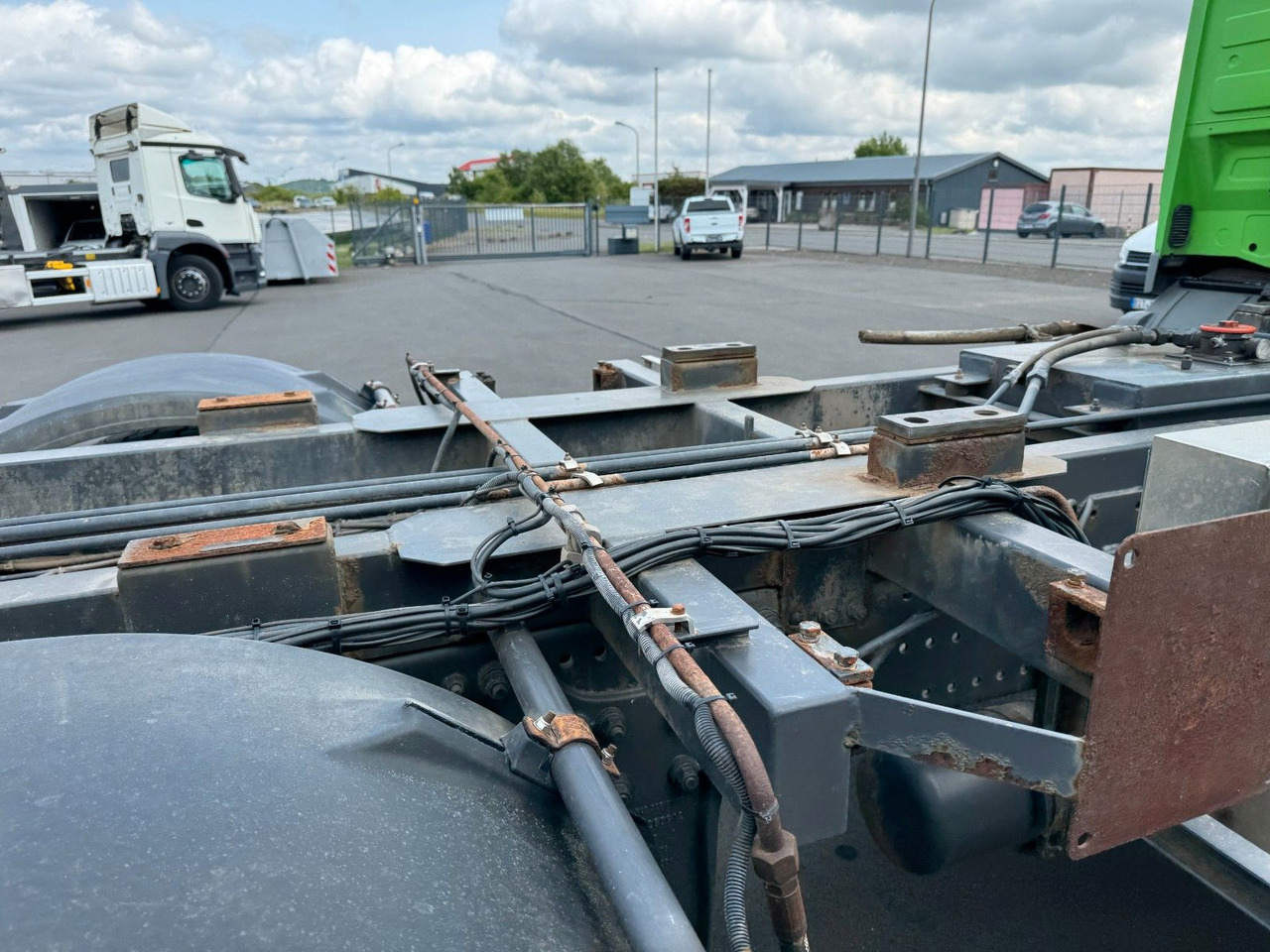 الشاسيه شاحنة Mercedes-Benz Actros 1832 MP 3   Kipperfahrgestell + Klima: صور 11