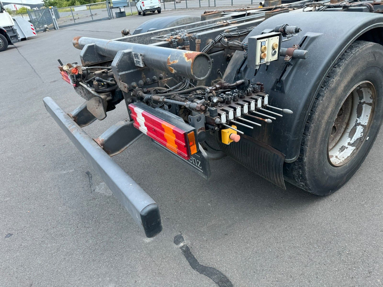 الشاسيه شاحنة Mercedes-Benz Actros 1832 MP 3   Kipperfahrgestell + Klima: صور 10