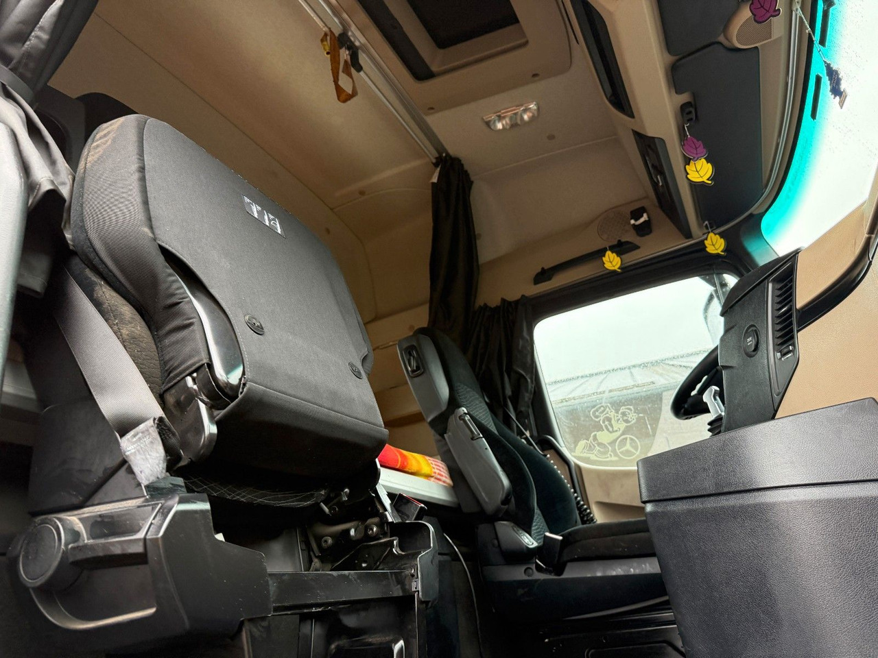 Mercedes-Benz Actros 1843 Stream Space, Hydraulik, Retarder - شاحنة جرار: صور 5 Mercedes-Benz Actros 1843 Stream Space, Hydraulik, Retarder - شاحنة جرار: صور 5