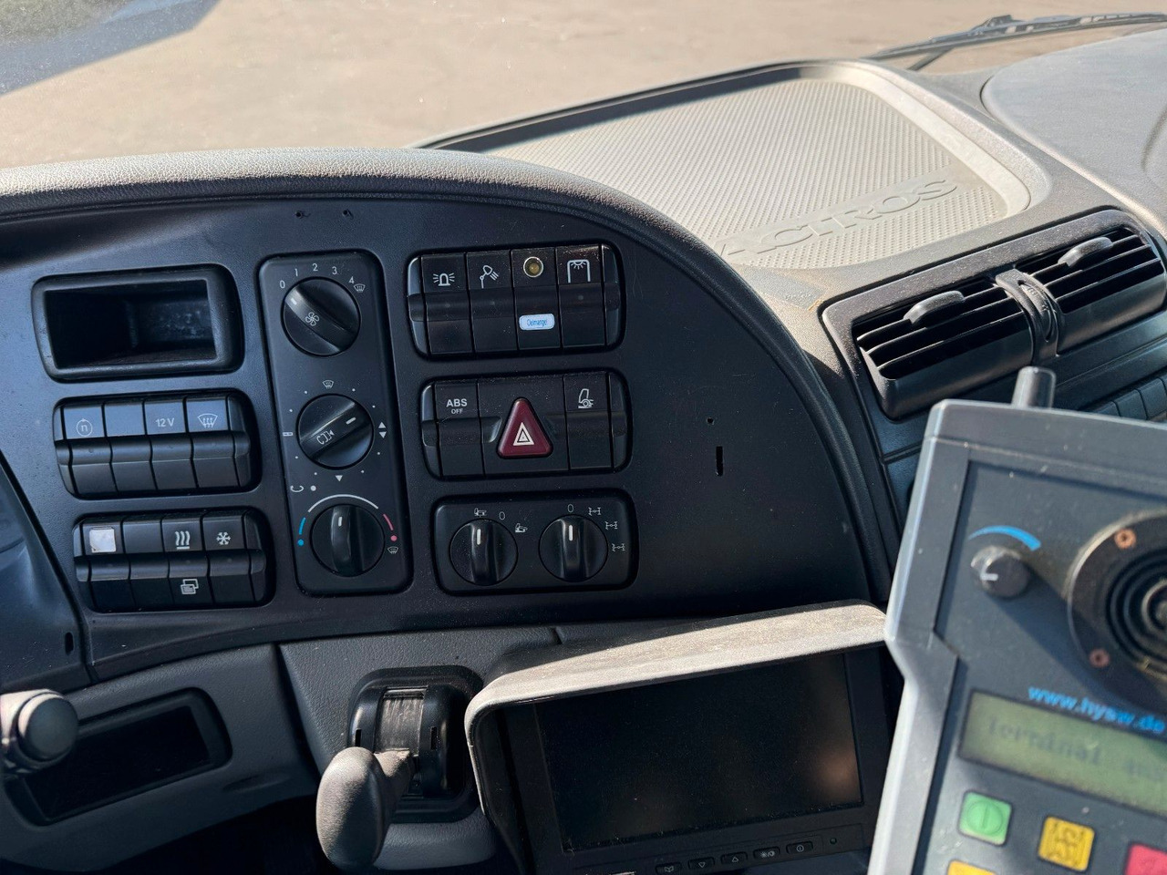 Mercedes-Benz Actros 3341 6x6 Kipperfahrgestell mit Zylinder - الشاسيه شاحنة: صور 4 Mercedes-Benz Actros 3341 6x6 Kipperfahrgestell mit Zylinder - الشاسيه شاحنة: صور 4