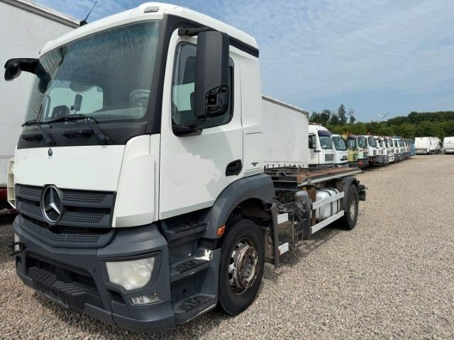 Mercedes-Benz Antos 1824 - Umlader- Nebenantrieb - شاحنة ذات الخطاف: صور 1 Mercedes-Benz Antos 1824 - Umlader- Nebenantrieb - شاحنة ذات الخطاف: صور 1