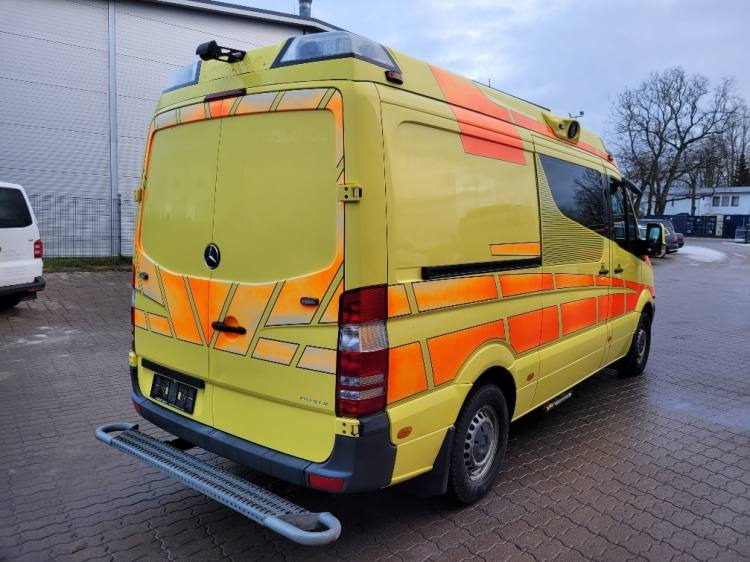 MERCEDES – BENZ SPRINTER 2.2D AMBULANCE (PROFILE) KLIMA 11.2014 EURO 5 - سيارة إسعاف: صور 4 MERCEDES – BENZ SPRINTER 2.2D AMBULANCE (PROFILE) KLIMA 11.2014 EURO 5 - سيارة إسعاف: صور 4