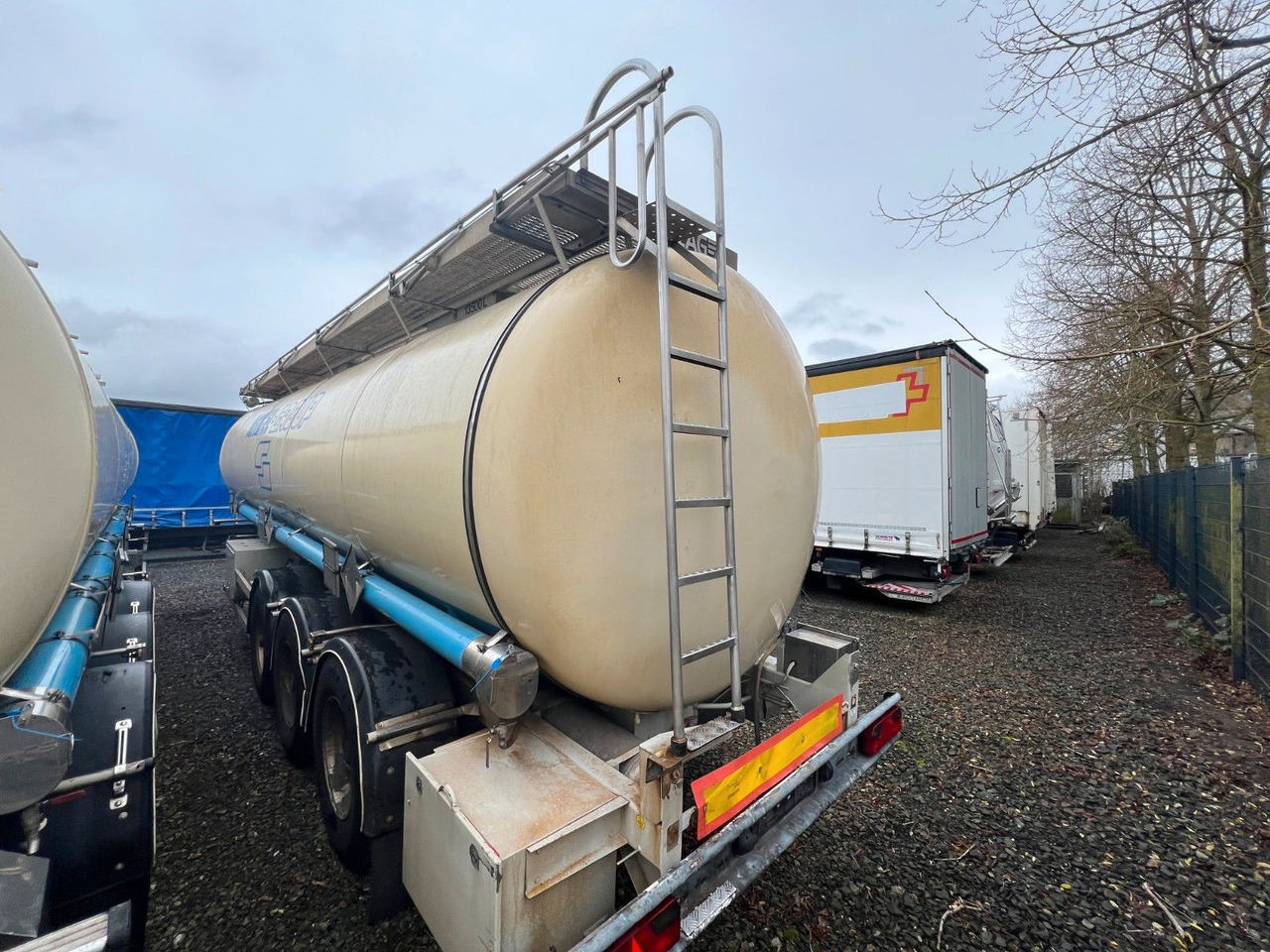 Lag 32000 l Lebensmitteltank mit 3 Kammern, ADR - نصف مقطورة صهريج: صور 5 Lag 32000 l Lebensmitteltank mit 3 Kammern, ADR - نصف مقطورة صهريج: صور 5