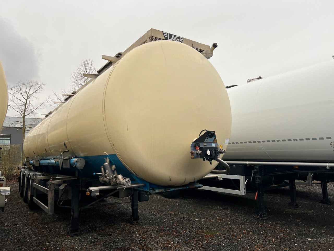 Lag 32000 l Lebensmitteltank mit 3 Kammern, ADR - نصف مقطورة صهريج: صور 1 Lag 32000 l Lebensmitteltank mit 3 Kammern, ADR - نصف مقطورة صهريج: صور 1