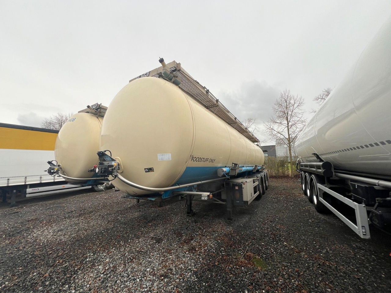 Lag 32000 l Lebensmitteltank mit 3 Kammern, ADR - نصف مقطورة صهريج: صور 3 Lag 32000 l Lebensmitteltank mit 3 Kammern, ADR - نصف مقطورة صهريج: صور 3