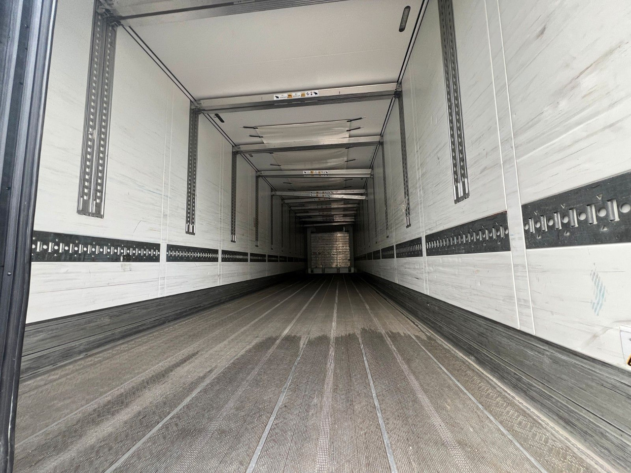 Schmitz Cargobull SKO 24/L - 13.4 FP 45 Cool V7, Schmitz S.CU V2.0 - مبردة نصف مقطورة: صور 5 Schmitz Cargobull SKO 24/L - 13.4 FP 45 Cool V7, Schmitz S.CU V2.0 - مبردة نصف مقطورة: صور 5