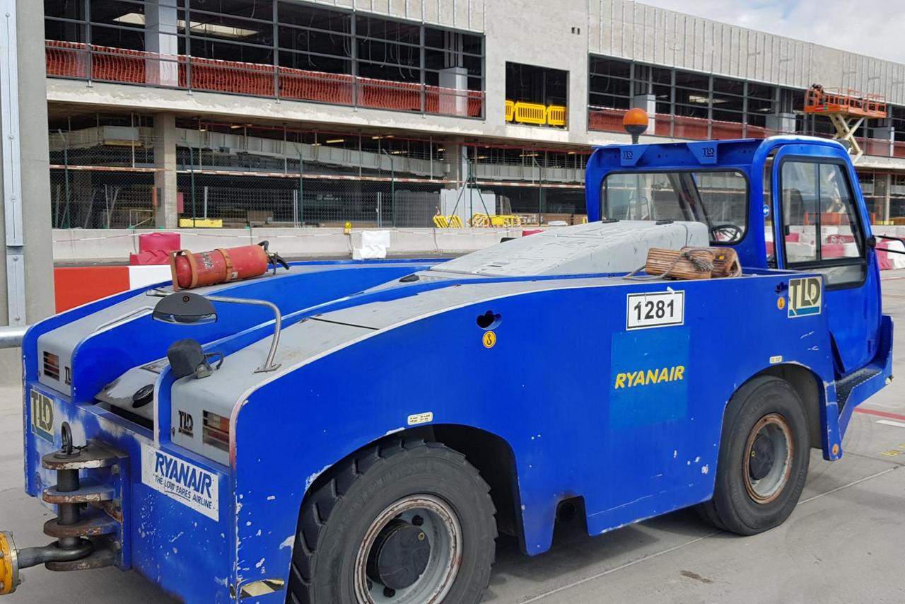 Pushback Tractor TLD 150-12 - جرارات الطائرات: صور 3 Pushback Tractor TLD 150-12 - جرارات الطائرات: صور 3