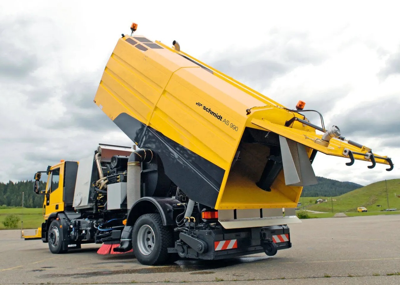 Runway Sweeper Schmidt AS990 - سياره كنس شوارع: صور 4 Runway Sweeper Schmidt AS990 - سياره كنس شوارع: صور 4