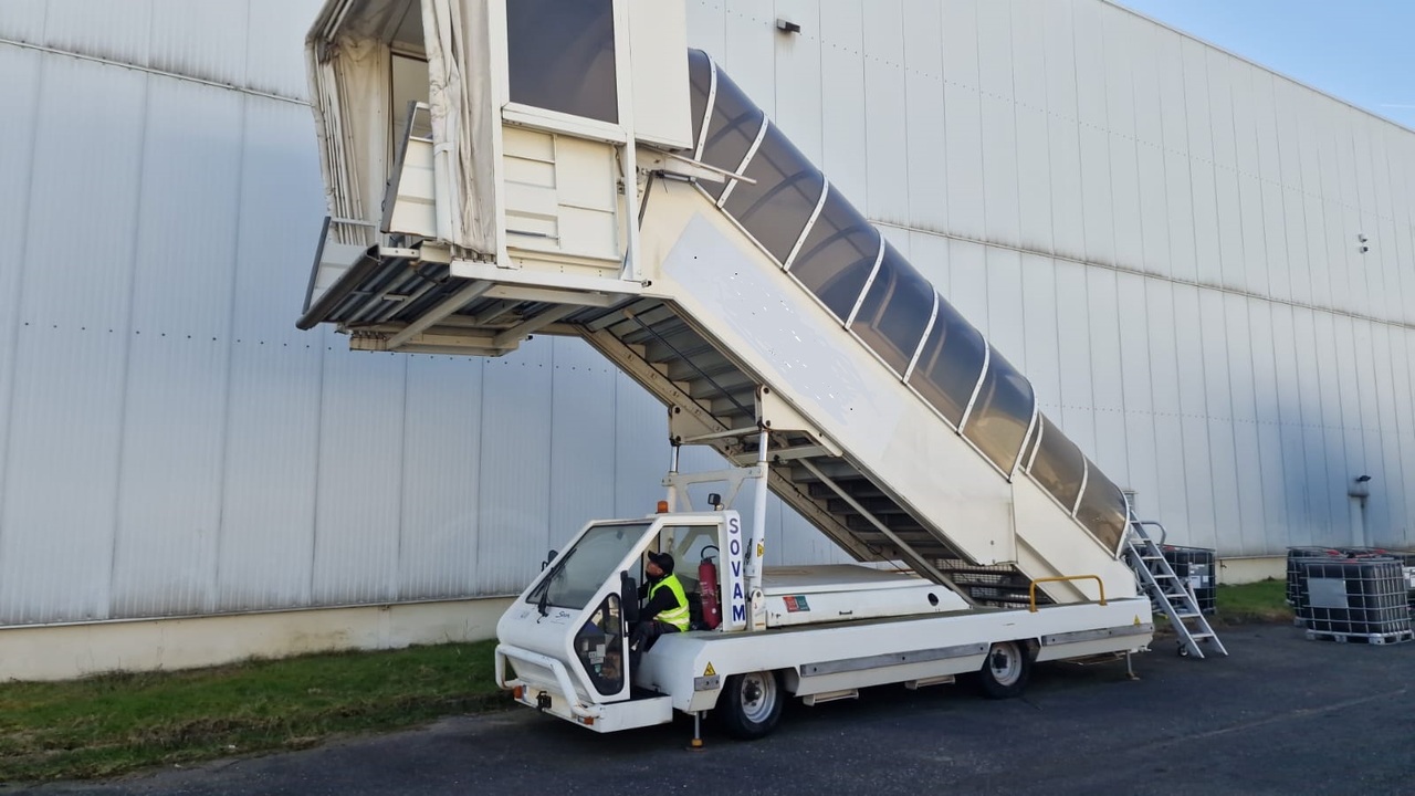 SOVAM Passenger Stairs 1.9 SPS - سلالم الطائرة: صور 1 SOVAM Passenger Stairs 1.9 SPS - سلالم الطائرة: صور 1