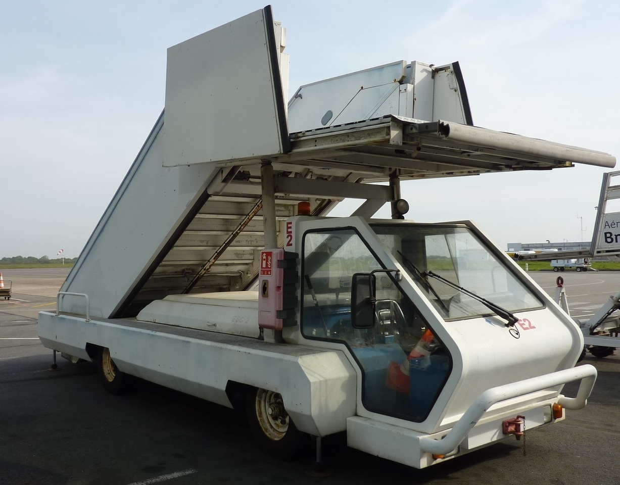 SOVAM Passenger Stairs 1.9 SPS - سلالم الطائرة: صور 1 SOVAM Passenger Stairs 1.9 SPS - سلالم الطائرة: صور 1