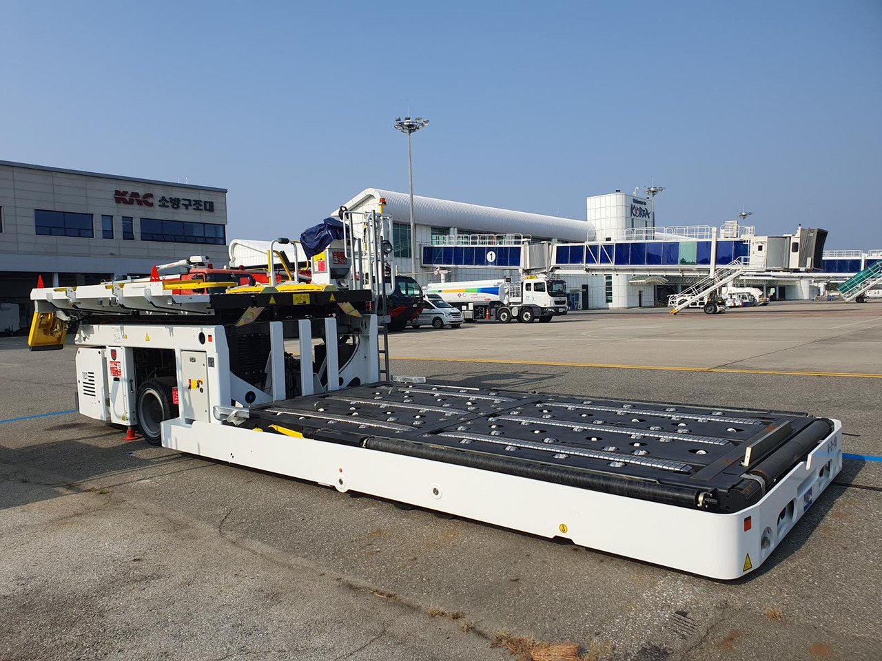TLD Loader TXL838 - محملات الحاويات والمنصات النقالة: صور 4 TLD Loader TXL838 - محملات الحاويات والمنصات النقالة: صور 4