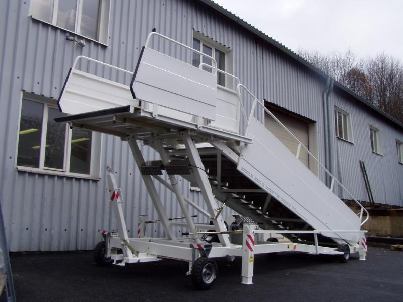 ZODIAC Passenger Stairs 2438 - سلالم الطائرة: صور 1 ZODIAC Passenger Stairs 2438 - سلالم الطائرة: صور 1