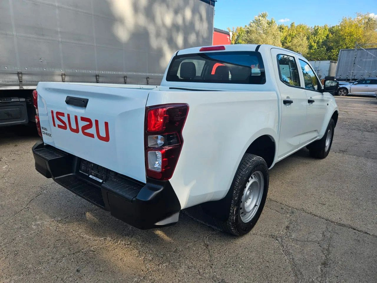 Isuzu D-Max 2H, 4H, 4L - سيارة دفع رباعي: صور 4 Isuzu D-Max 2H, 4H, 4L - سيارة دفع رباعي: صور 4