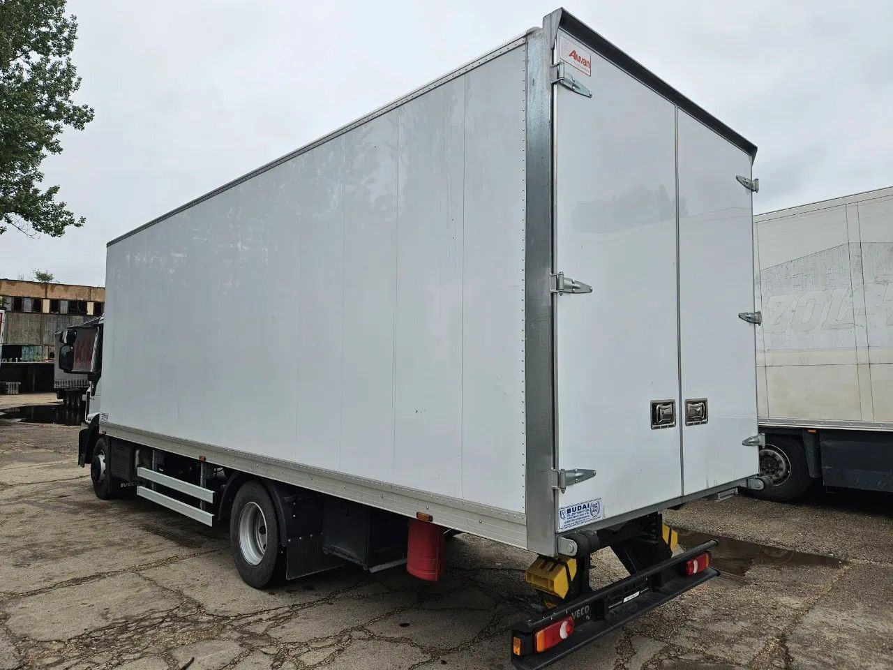 Iveco EuroCargo 120 - 210 BOX 12t Only 7554 km - بصندوق مغلق شاحنة: صور 4 Iveco EuroCargo 120 - 210 BOX 12t Only 7554 km - بصندوق مغلق شاحنة: صور 4