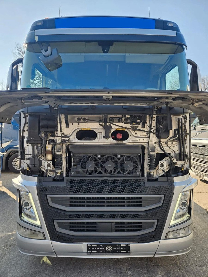 Volvo FH 500 ADR, I-Park, Alloy w. Leather seats, TV s - شاحنة جرار: صور 5 Volvo FH 500 ADR, I-Park, Alloy w. Leather seats, TV s - شاحنة جرار: صور 5