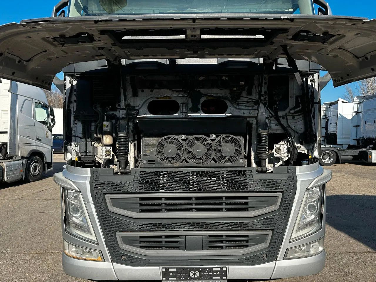 Volvo FH 500 ADR, I-Park, Alloy w. Leather seats, TV s - شاحنة جرار: صور 5 Volvo FH 500 ADR, I-Park, Alloy w. Leather seats, TV s - شاحنة جرار: صور 5