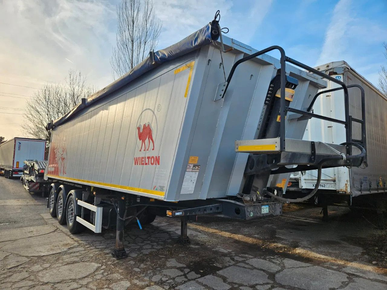 Wielton NW-3 38m3 Lifting Axle, Alloy w. 2 units in stoc - قلابة نصف مقطورة: صور 1 Wielton NW-3 38m3 Lifting Axle, Alloy w. 2 units in stoc - قلابة نصف مقطورة: صور 1