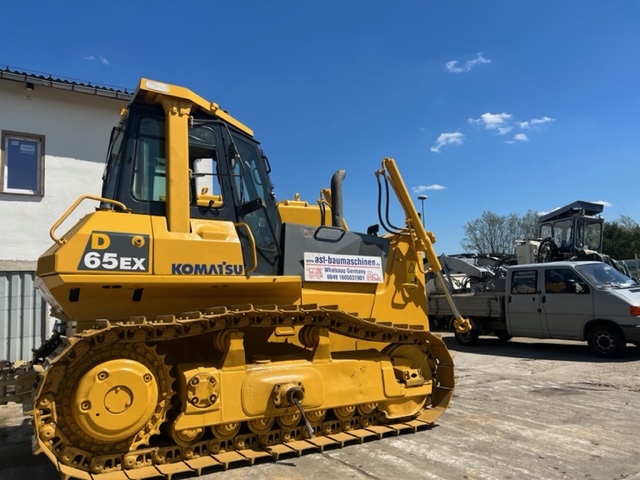 KOMATSU D65EX12 mit Ripperventil - بلدوزر: صور 2 KOMATSU D65EX12 mit Ripperventil - بلدوزر: صور 2