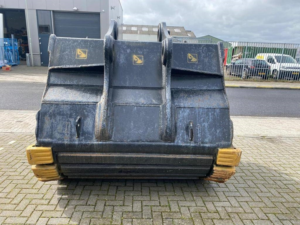 Hitachi ZX 870 - بكت - آلات البناء: صور 3 Hitachi ZX 870 - بكت - آلات البناء: صور 3