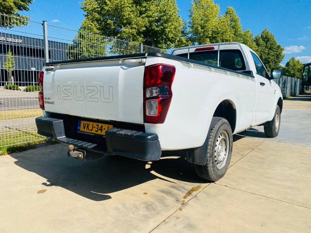 Isuzu D-Max Socage - سيارة: صور 3 Isuzu D-Max Socage - سيارة: صور 3