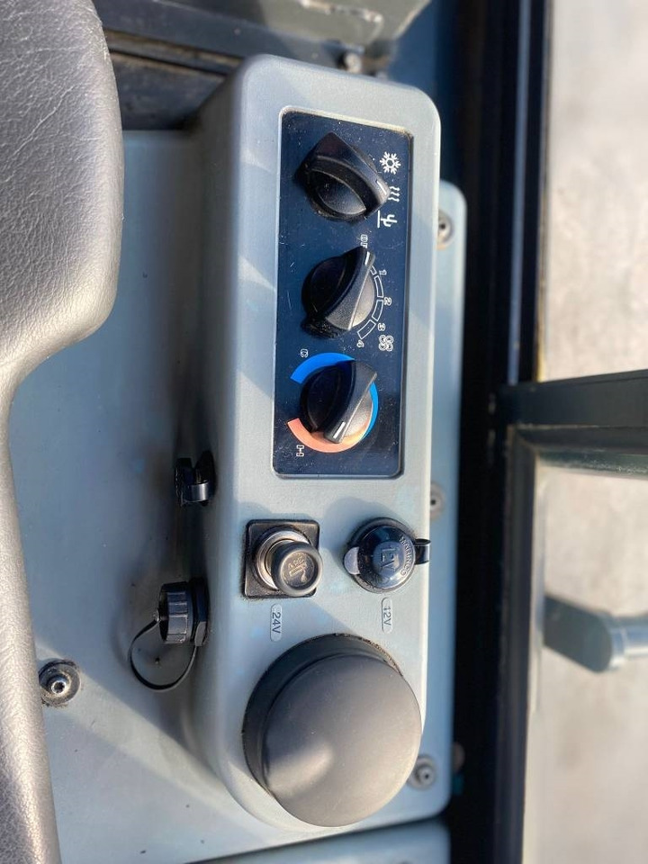 بلدوزر Komatsu D 61 PXi-24: صور 12 بلدوزر Komatsu D 61 PXi-24: صور 12