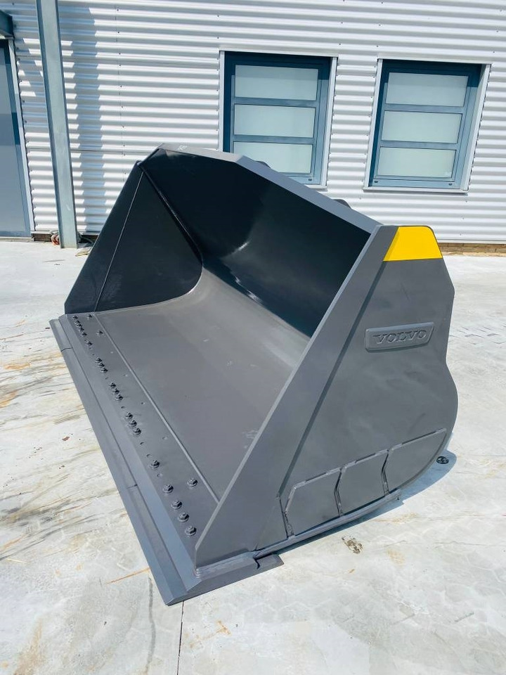 Volvo L 120 - بكت - آلات البناء: صور 1 Volvo L 120 - بكت - آلات البناء: صور 1