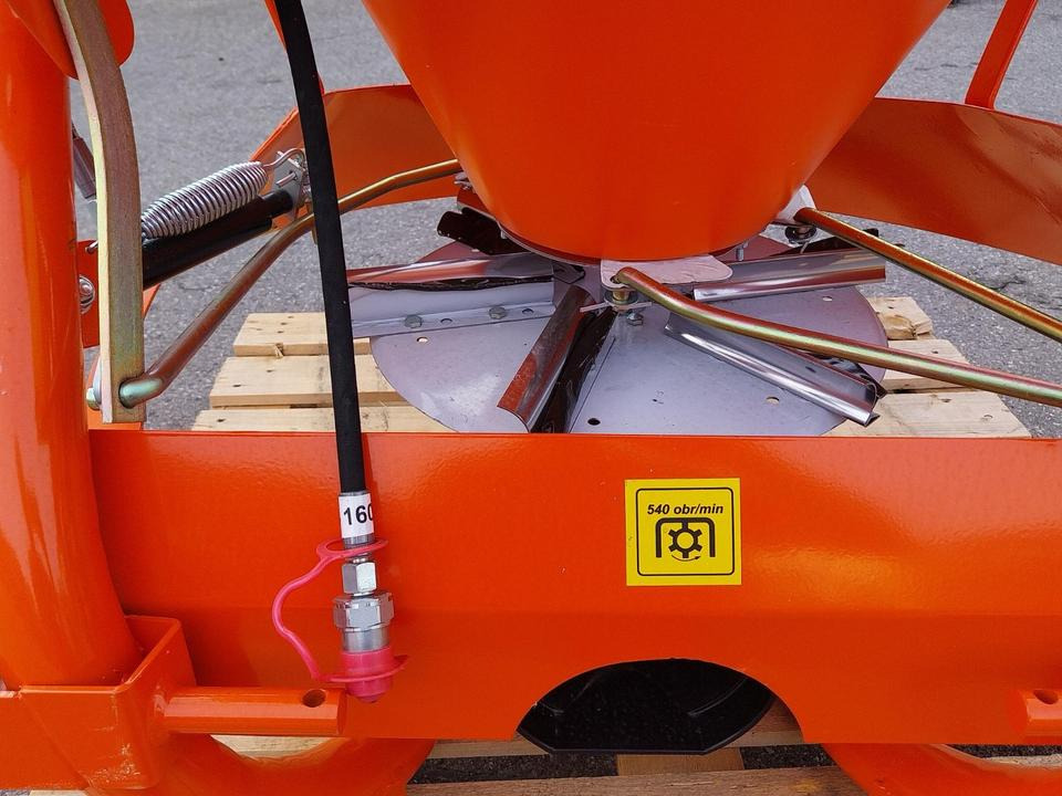 Salzstreuer 200l-500l Sand Splitt Schlepper Traktor Winterdienst - الرمال مفرشة: صور 4 Salzstreuer 200l-500l Sand Splitt Schlepper Traktor Winterdienst - الرمال مفرشة: صور 4