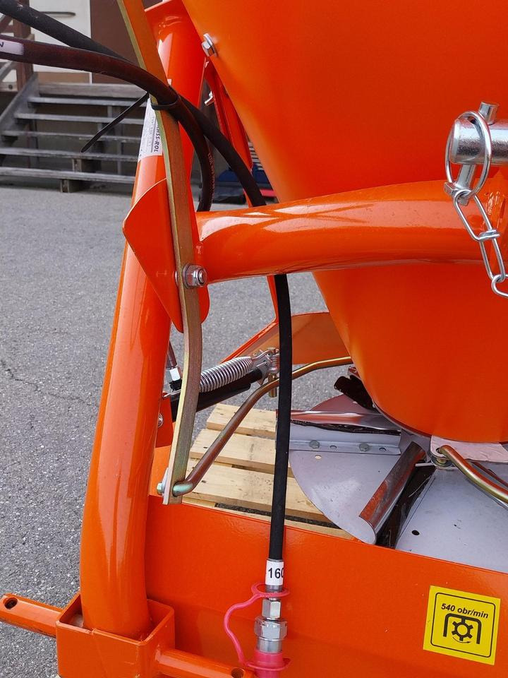 Salzstreuer 200l-500l Sand Splitt Schlepper Traktor Winterdienst - الرمال مفرشة: صور 3 Salzstreuer 200l-500l Sand Splitt Schlepper Traktor Winterdienst - الرمال مفرشة: صور 3