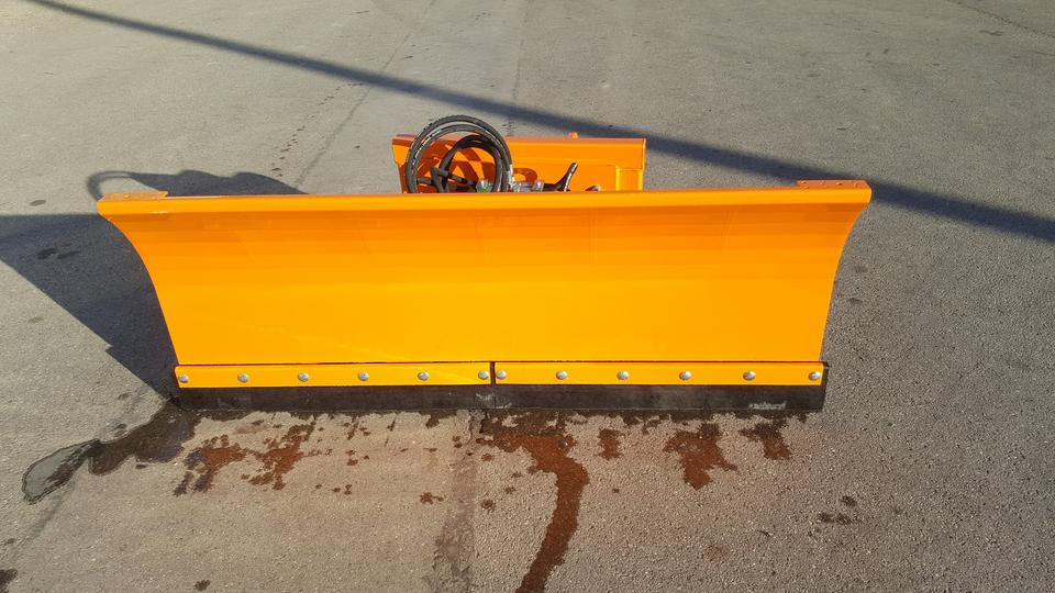 Schneeschild 1,8m John Deere Kommunal Schlepper Radlader Hoflader - كاسحة ثلوج: صور 1 Schneeschild 1,8m John Deere Kommunal Schlepper Radlader Hoflader - كاسحة ثلوج: صور 1