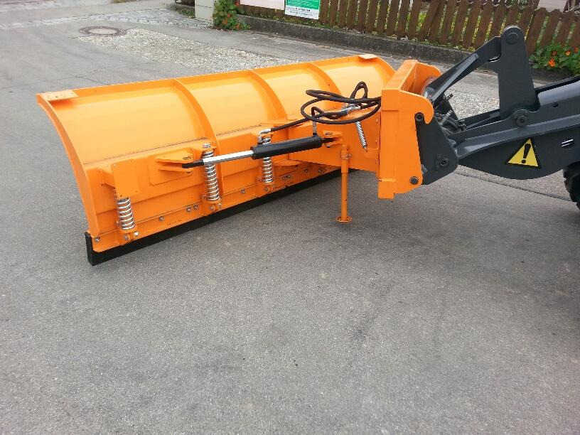 Schneeschild 2,6m Komatsu Liebherr Schlepper Radlader Hoflader - كاسحة ثلوج: صور 2 Schneeschild 2,6m Komatsu Liebherr Schlepper Radlader Hoflader - كاسحة ثلوج: صور 2