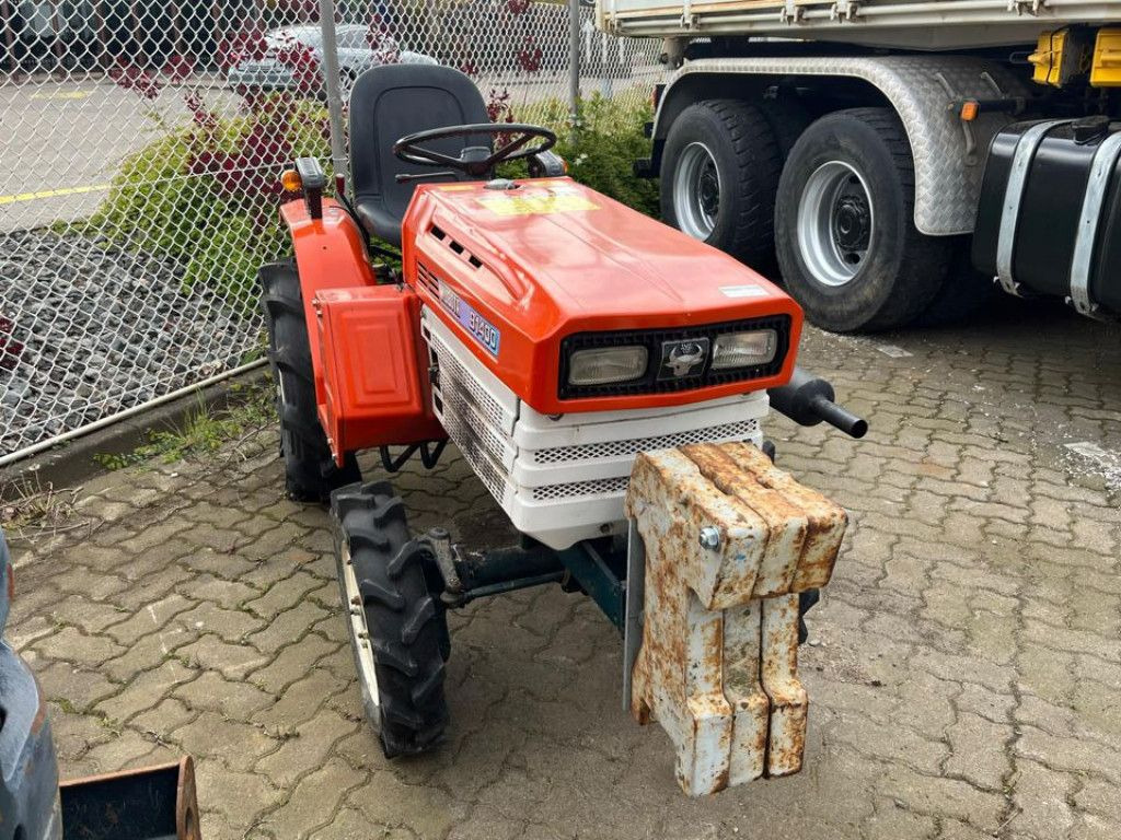 Kubota Trecker 1400 Diverse mit Zapfwelle am Heck und H - جرار: صور 2 Kubota Trecker 1400 Diverse mit Zapfwelle am Heck und H - جرار: صور 2
