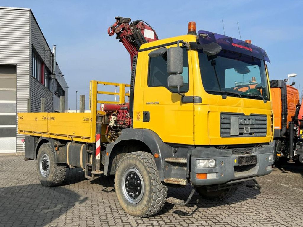 MAN TG-M 18.280 4x4 Pritsche Kran Singelreifen Funkf - شاحنات مسطحة, شاحنة كرين: صور 2 MAN TG-M 18.280 4x4 Pritsche Kran Singelreifen Funkf - شاحنات مسطحة, شاحنة كرين: صور 2