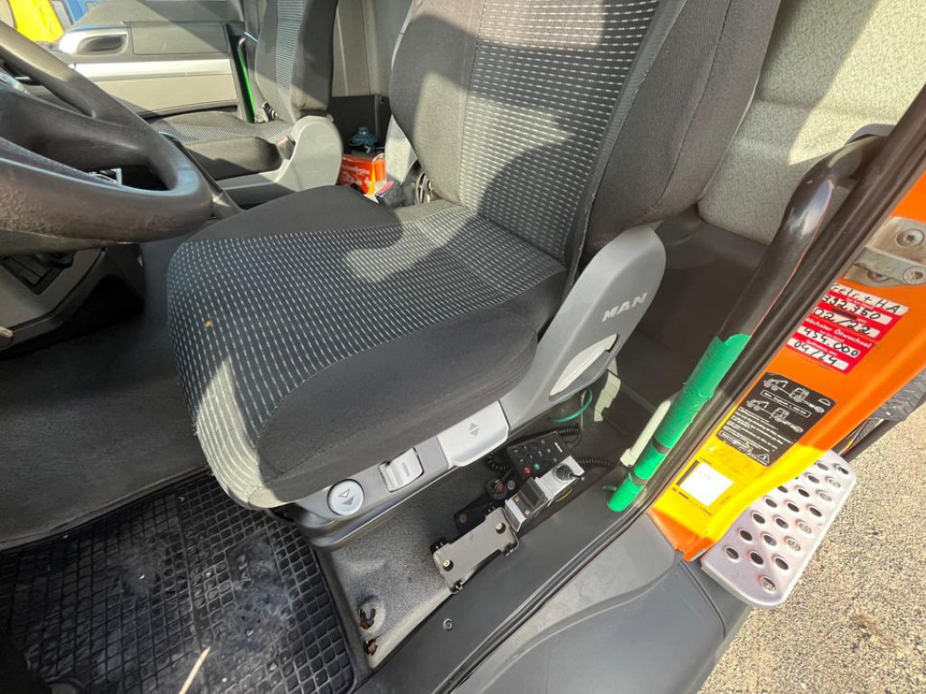 MAN TG-S 26.400 6x4H-2 BL Abrollkipper mit Kran Lift Lenk - شاحنة ذات الخطاف, شاحنة كرين: صور 4 MAN TG-S 26.400 6x4H-2 BL Abrollkipper mit Kran Lift Lenk - شاحنة ذات الخطاف, شاحنة كرين: صور 4