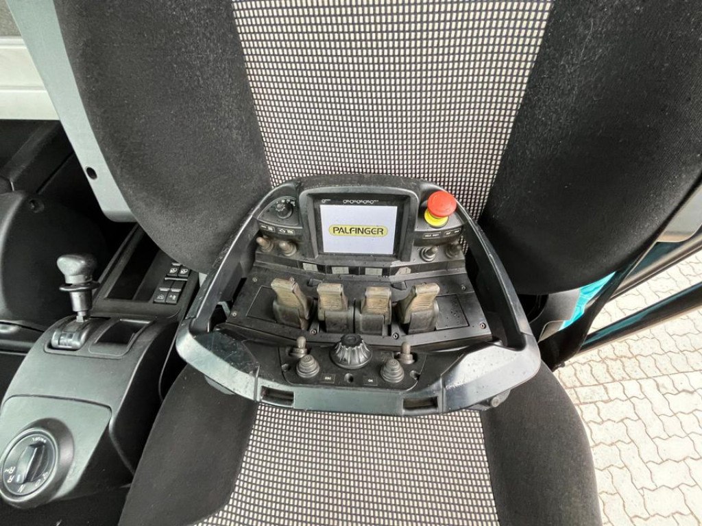 MAN TG-X 26.500 6x2-2 LL Pritsche Heckkran 53m to, Funk,Twistlock. - شاحنات مسطحة, شاحنة كرين: صور 4 MAN TG-X 26.500 6x2-2 LL Pritsche Heckkran 53m to, Funk,Twistlock. - شاحنات مسطحة, شاحنة كرين: صور 4