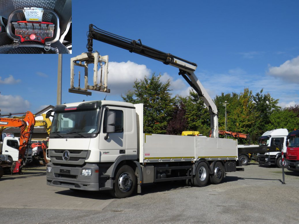 MERCEDES-BENZ Actros 2541 L6x2 Pritsche Heckkran Funk - شاحنات مسطحة, شاحنة كرين: صور 1 MERCEDES-BENZ Actros 2541 L6x2 Pritsche Heckkran Funk - شاحنات مسطحة, شاحنة كرين: صور 1