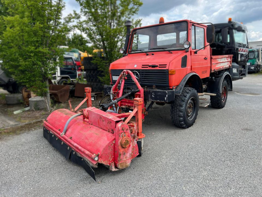 MERCEDES-BENZ Unimog U 424 2-Achs Allradkipper Front+Heckhydraulik Besen - قلابات: صور 1 MERCEDES-BENZ Unimog U 424 2-Achs Allradkipper Front+Heckhydraulik Besen - قلابات: صور 1